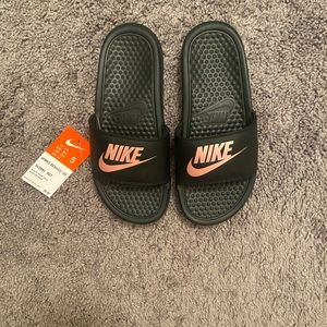 New with tags Nike slides